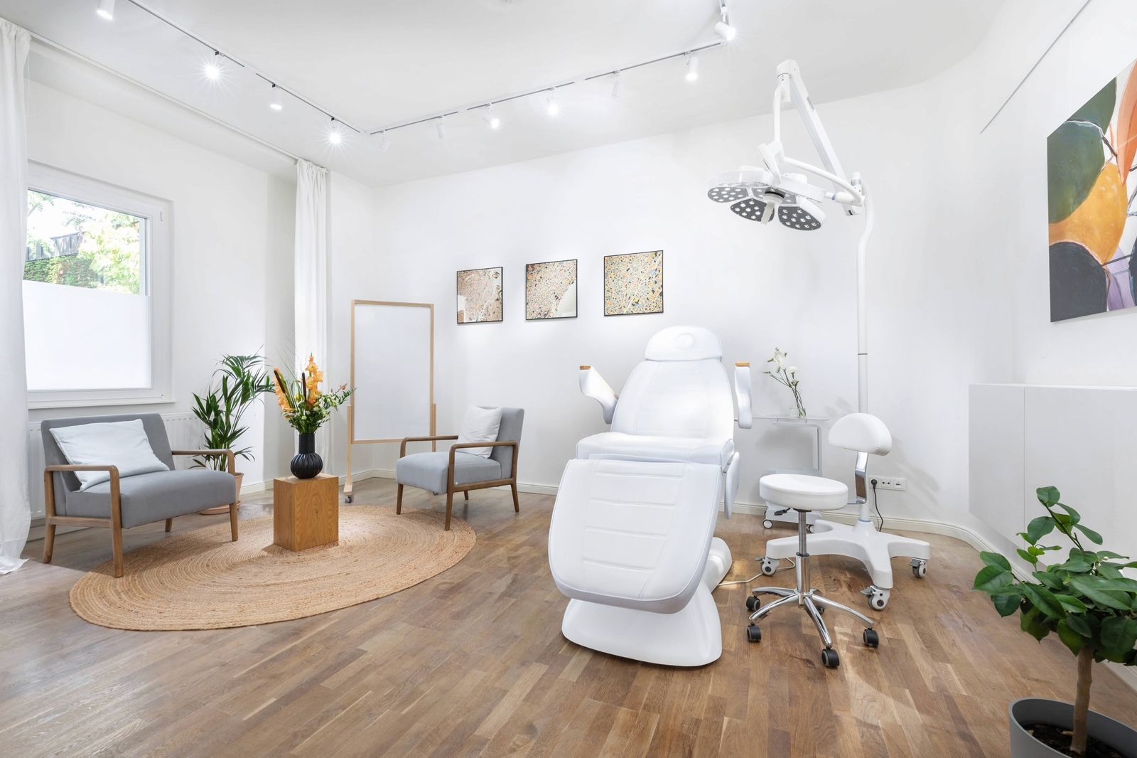Treatment chair and seating area at BTXRoom
